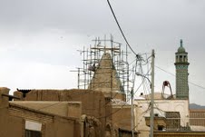 کاشیکاری گنبد بقعه سلطان امیر احمد کاشان در حال مرمت است