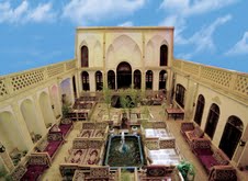 اولین سفره خانه سنتی کاشان مجوز  بهره برداری گرفت