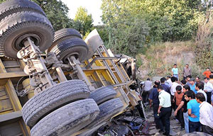 واژگوني خودرو 2 قرباني گرفت