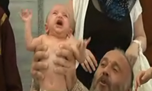 فیلم / غسل تعميد صدها نوزاد