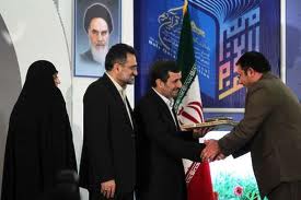 رئیس جمهور از 27 نفر از خادمان و فعالان ممتاز قرآنی تجليل كرد