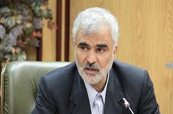 اساتید متدین میدان را خالی نمی‌کنند