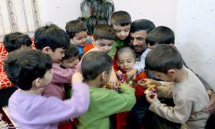 نگارخانه آشیانه مهر برای کودکان یتیم