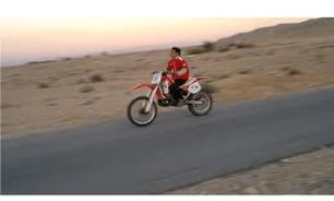 موتور سواران مراقب ساق پای خود باشند