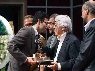 هنرمندان تبرستان تندیس جشنواره نمایش های رادیویی را دریافت كردند