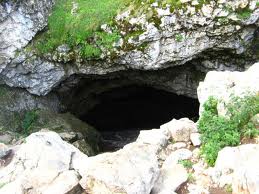 غار درفک یخچال طبیعی رودبار
