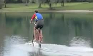 فیلم / دوچرخه‌سواري روي آب