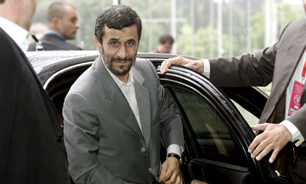 دکتر احمدي نژاد وارد مدينه شد