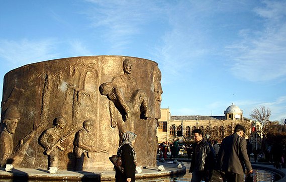 میدان امام همدان میدانی با طراحی ایرانی و اروپایی