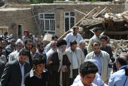 دیدار سرزده مقام معظم رهبری باعث کاهش آلام مردم مناطق زلزله زده اهر – هریس و ورزقان شد