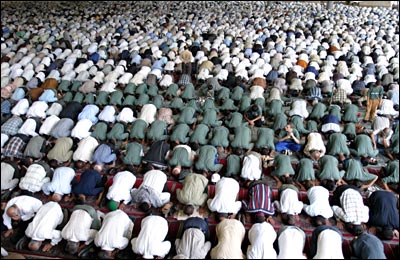 نماز جمعه مظهر كاملى از وحدت توحيدى ملت مسلمان است