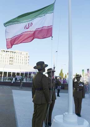 احترام سرباز انگليسي به پرچم ايران