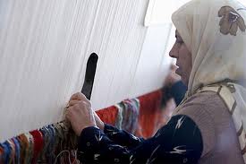 زنان سرپرست خانوار به سمت كارآفريني هدايت مي شوند