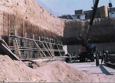 ساخت دیوارحایل بتونی جهت مخازن ذخیره سوخت در مركز شهیدزنگنه آغاز شد