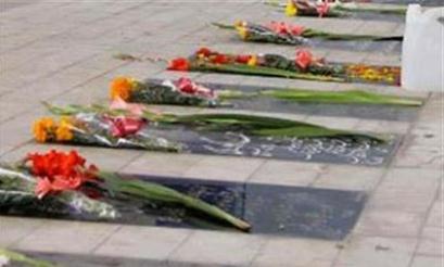هنرمندان نوزدهمین جشنواره بین المللی هنرهای تجسمی با شهدا تجدید میثاق کردند