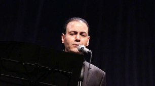 كنسرت عليرضا قرباني به نفع زلزله زدگان در باغ شيراز