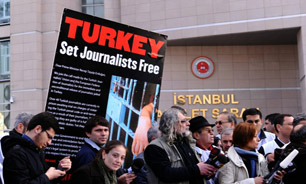 محاکمه 44 روزنامه نگار ترکيه‌اي به اتهام حمايت از پ ک ک