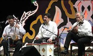 فیلم / بخش کوتاهی از کنسرت حسام الدین سراج به نفع زلزله زدگان آذربايجان شرقي