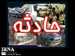 تریلی حامل خودروهای نو در گرمسار واژگون شد