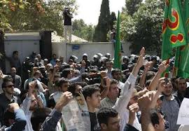 تجمع اعتراضي دانشجويان دانشگاه خواجه نصير به انتشار فيلم موهن ضد پیامبر (ص)