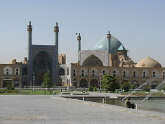 تعميرات اطراف مسجد امام (ره) با هماهنگي است