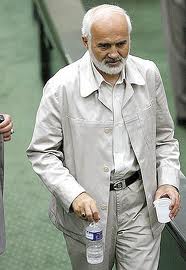 امضاکنندگان نامه تشكر از ابقاي مرتضوي، اسامي خود را منتشر کنند/ از پيگيري دست نخواهيم کشيد