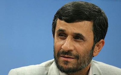 احمدی ن‍ژاد:همه بايد با ايجاد فضايي آرام به تيم ملي فوتبال کمک کنند/با موضوعات کوچک فوتبال را مورد هجوم قرار ندهيد