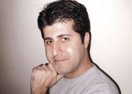 وقتي مجري برنامه پارتي بازي مي كند