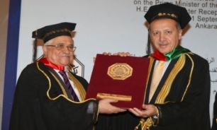 محمود عباس دکتراي افتخاري دانشگاه قدس را به اردوغان اعطا کرد