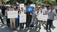 تجمع دانشجويان دانشگاه آزاد اسلامي واحد زاهدان به سكوت مجامع بين الملل در مقابل اهانت به پيامبر(ص)
