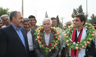 بازگشت قهرمان کشتی آزاد پیشکسوتان جهان به شهر سرپل ذهاب