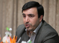 داوران کودک و نوجوان تندیس جشنواره را به نمایش برگزیده اهدا می کنند