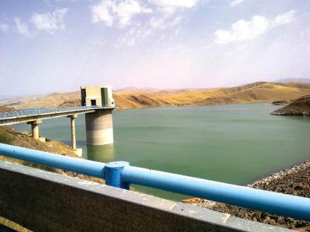 کشت یکپارچه و تمام مکانیزه ذرت دانه ای درپایاب سد ستارخان اهر