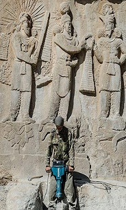 لزوم توجه به حفاظت از سنگ‌نگاره‌های مجموعه‌ی طاق‌بستان
