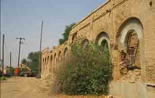 بیلهای مکانیکی به جان یک اثر ملی افتادند/ کوشک حمیدیه در حال تخریب