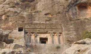 مقبره صخره ای قارلی دام کجاست؟