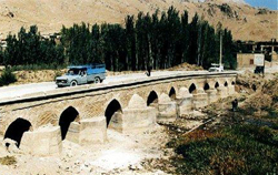 بستر خشک رودخانه كیار در انتظار بهره برداری از سد سورک