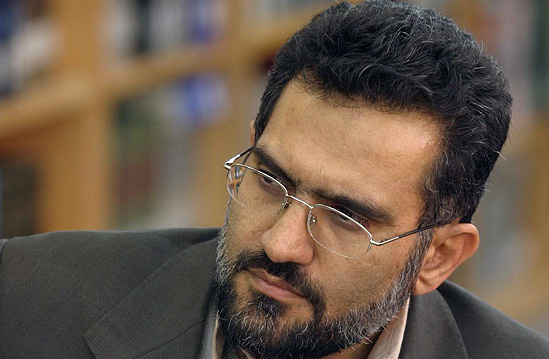 امیدواریم نمایشگاه مد و لباس امسال را با شکوه تر برگزار کنیم/جلوی قاچاق مانتو را می گیریم