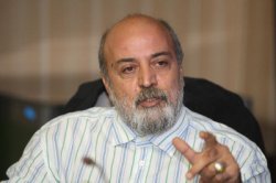 سيروس مقدم نبض مخاطب را در دست دارد