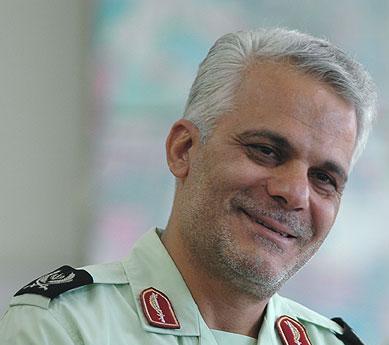 بازديد سردار طلايي از غرفه باشگاه خبرنگاران در نمايشگاه مطبوعات