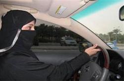 مفتی سعودی: رانندگی برای زنان به‌خاطر مفاسد زیاد حرام است