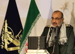 ملت ایران عزت با فقر را بر ذلت در ثروت ترجیح می دهد