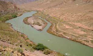 جمهوری آذربایجان با انتقال آب از ارس مخالف ميکند