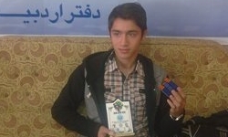 رکورد روبیک با پا را حفظ می‌کنم