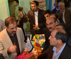بازدید وزیر کشور از غرفه شهرداری شهرکرد در سومين نمايشگاه جامع مديريت شهري