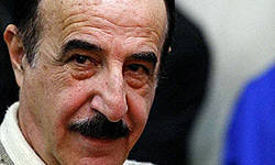 تقدیر گروه اجرایی نمایش”عطسه 21 دسامبر” از پیشکسوت رادیو