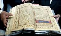 اهدای کتاب‌های خطی به کتابخانه آستان مقدس قم
