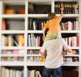 کتابخوان بزرگسال، در کودکی کتاب در دست پدر و مادر دیده است