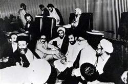 چه کسانی متن قانون اساسی ایران را تصویب کردند؟