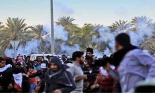مزدوران آل خليفه پلاكاردهاي عاشورا را پاره کردند